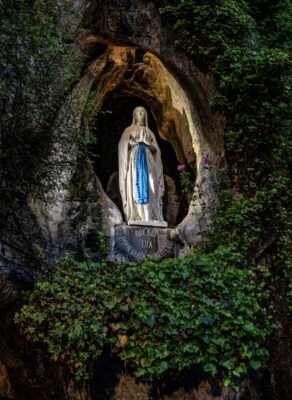 Izvorul Grotto de Massabielle