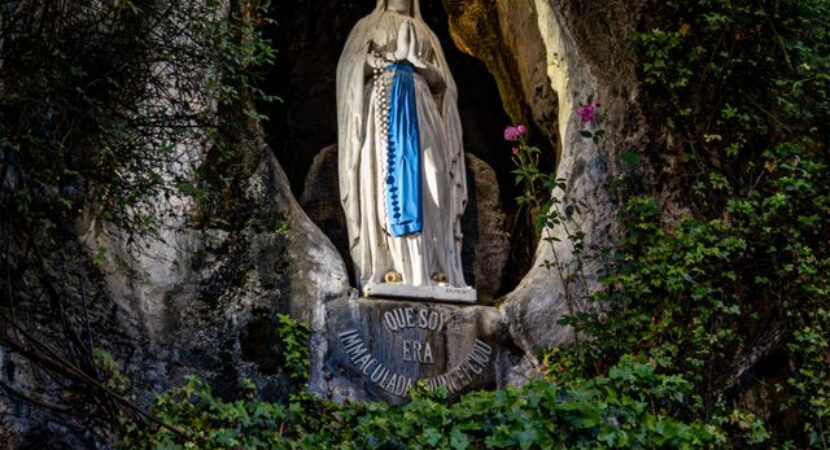 Izvorul Grotto de Massabielle